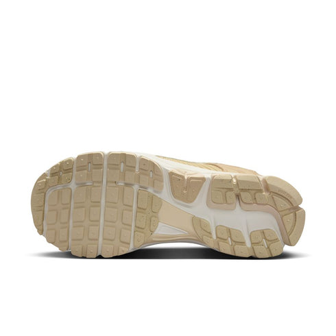 NIKE Zoom Vomero 5 Womens Sneakers